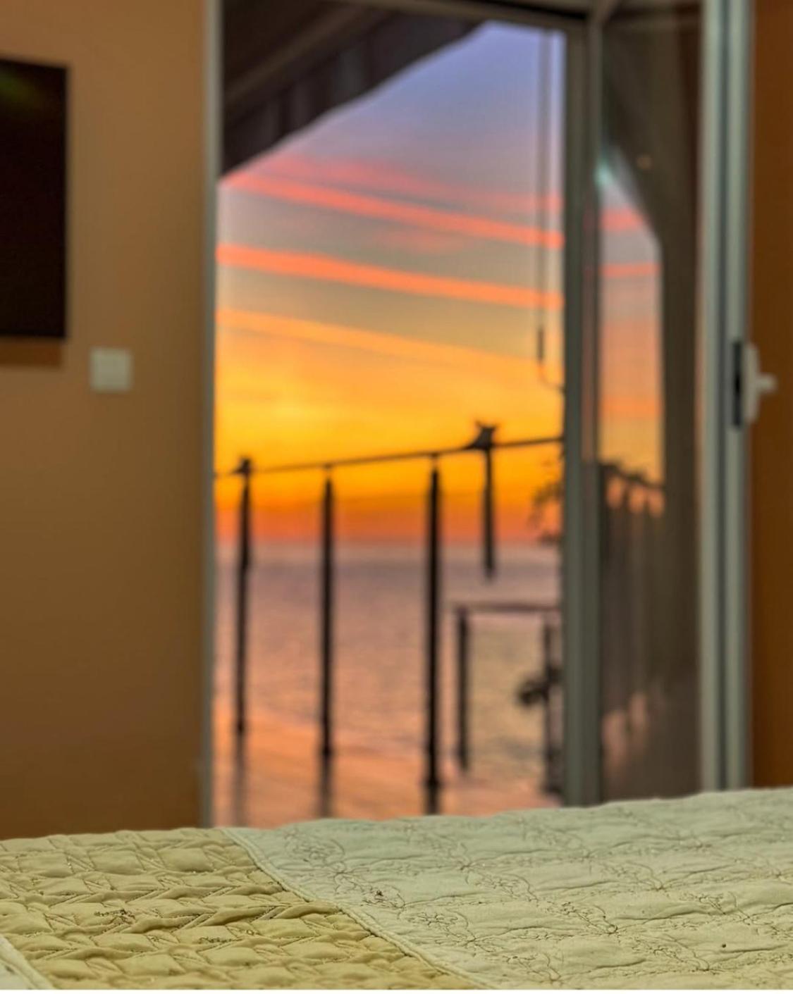 Paradise Beachfront View 1 Бар Экстерьер фото